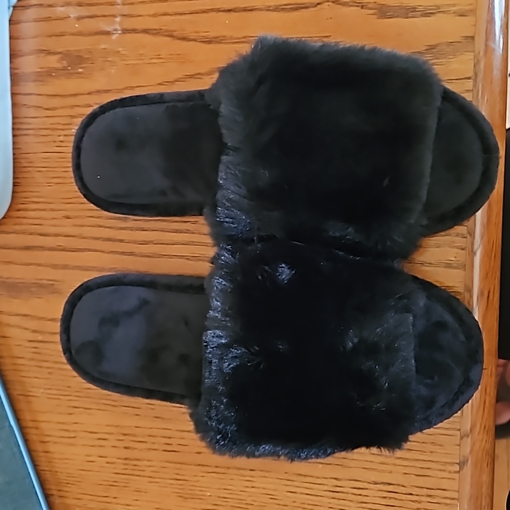Womens Fuzzy Slippers